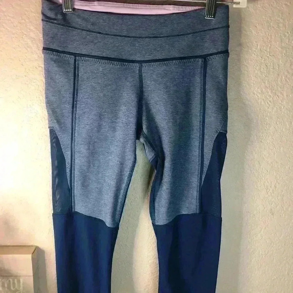 Lululemon Training Tough Crop blue sz 4 - Picture 3 of 4